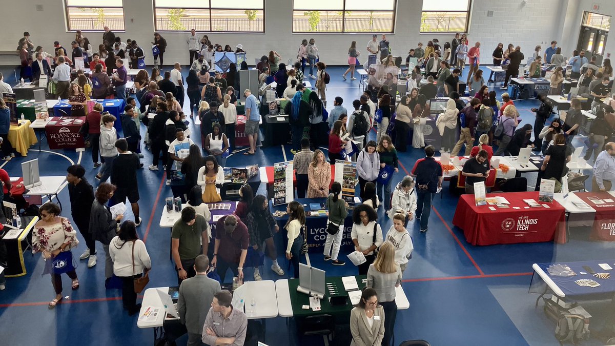 PWCSNews's tweet photo. 🎓 Students and families from PWCS and around the region recently attended the @IBMidAtlantic College Fair, hosted by @Gar_Field_HS. 

➡️ Read more: https://t.co/iqDj16QiKR https://t.co/sY1OOoNWAc