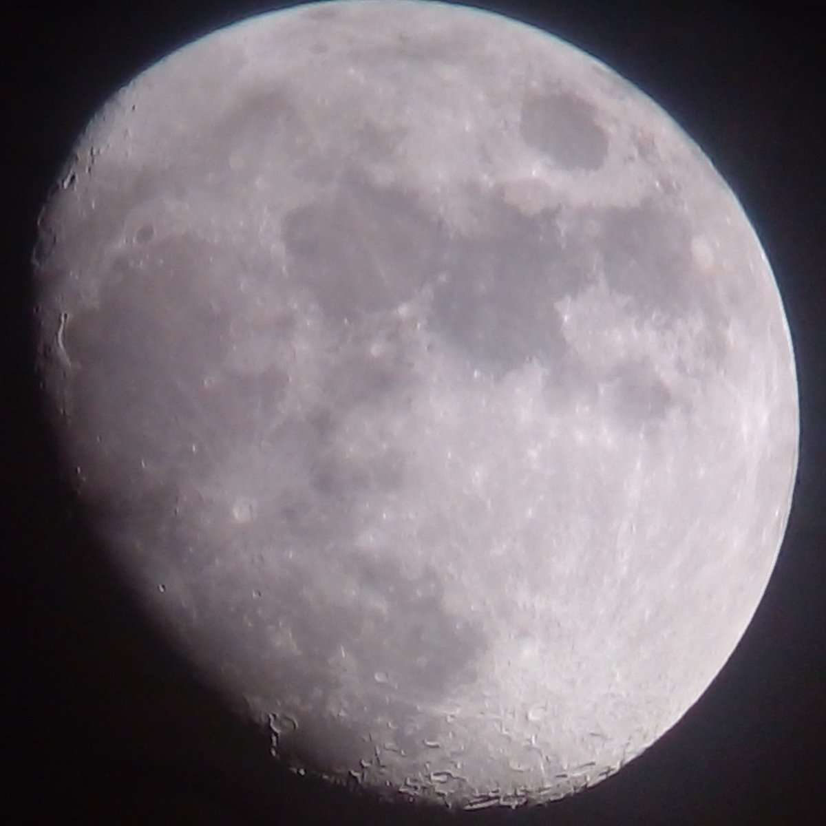 ThisuliA's tweet photo. The beauty of the moon never fails to amaze me... 😭😍❤ #MyHappiness 

#CapturedByMe📸
06/10/2022
19:40 PM 🕢
Godagama, Sri Lanka🇱🇰
🌕🔭

#NASAMoonSnaps #NASAMoon
#Moon #MoonLover #Luna #LunaLover #Astronomy #Astrophotography #AstroLover #Space #SpaceLover #Nature https://t.co/RlEq9CdQeu