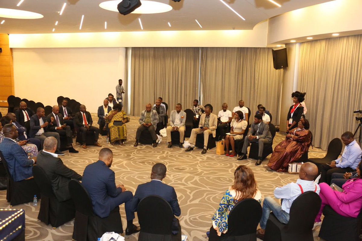PatrickMuyaya's tweet photo. #RDC : A la table ronde @NkeloBantu échanges sans tabous avec les acteurs des médias sur les principales réformes en cours. Relever le défi de la salubrité médiatique fixé par les #EGCM nous impose d’être rigoureux et ferme pour avoir des médias en règle avec l’état et viables. https://t.co/p7gJUhU7K6