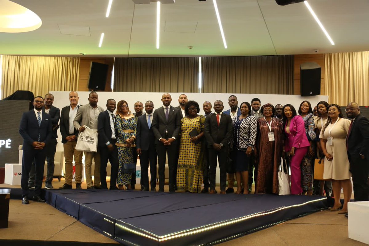 PatrickMuyaya's tweet photo. #RDC : A la table ronde @NkeloBantu échanges sans tabous avec les acteurs des médias sur les principales réformes en cours. Relever le défi de la salubrité médiatique fixé par les #EGCM nous impose d’être rigoureux et ferme pour avoir des médias en règle avec l’état et viables. https://t.co/p7gJUhU7K6