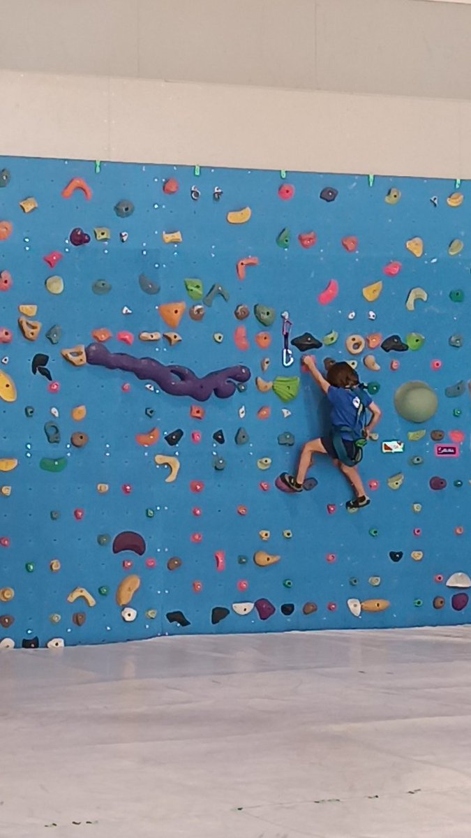 No puedo estar más contenta con esta actividad 🧗. Y él más!!!
#escaladaniños