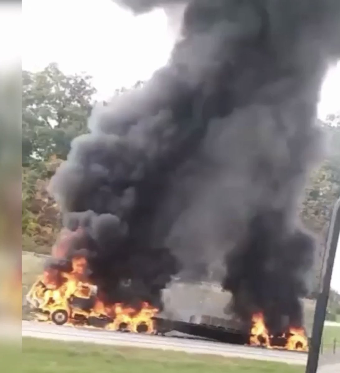 2 hours ago : A Semi truck was on fire 🔥 fully engulfed.Smoke could be seen for miles motorists said!  EXIT I79 SB WEXFORD, I79, FRANKLIN PARK, PA