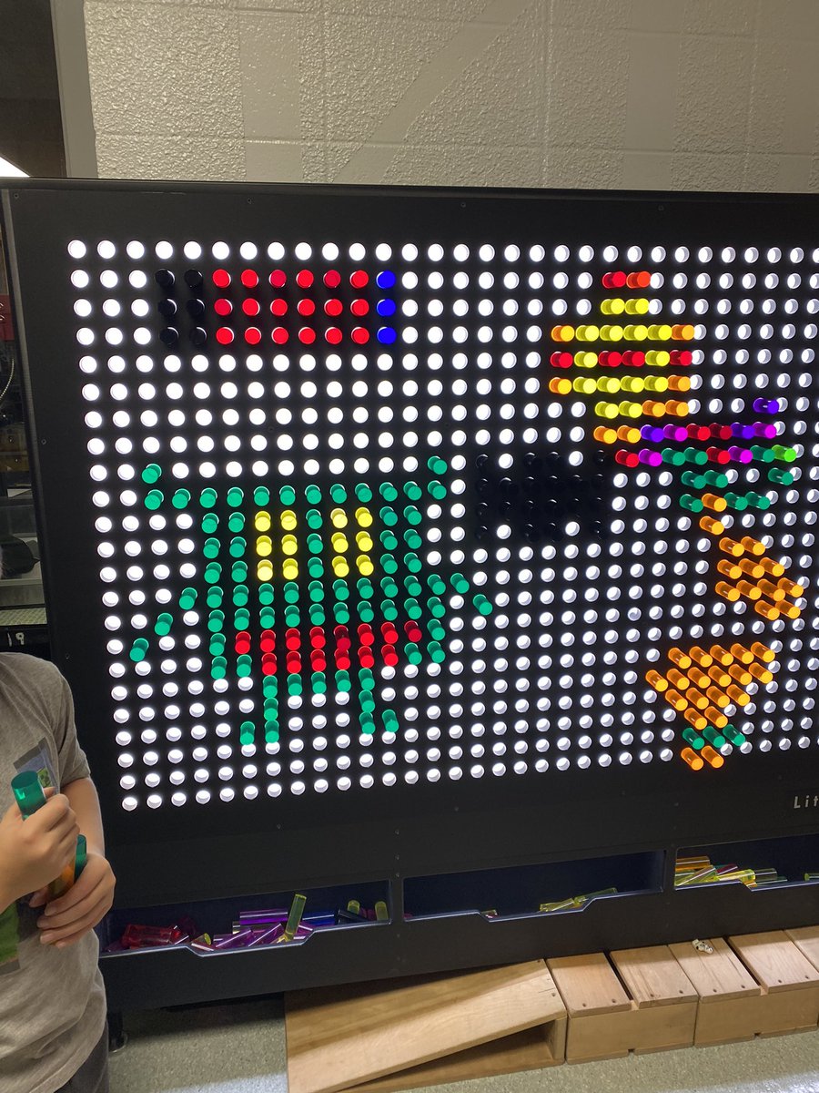 alangfor01's tweet photo. Monster Makerspacing at LT. We used a variety of mediums to create monster art #Litezilla #PixBrix #Lego #LiteBrite https://t.co/vJ0KaxMJXb
