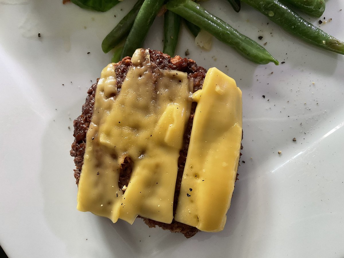 schmoozequeen's tweet photo. #OZO Pattie with Violife Cheddar, Brussel Sprouts & Green Beans
#Plantbased #Bunless @OzoFoods @ViolifeFoods https://t.co/X9WJunGJu5