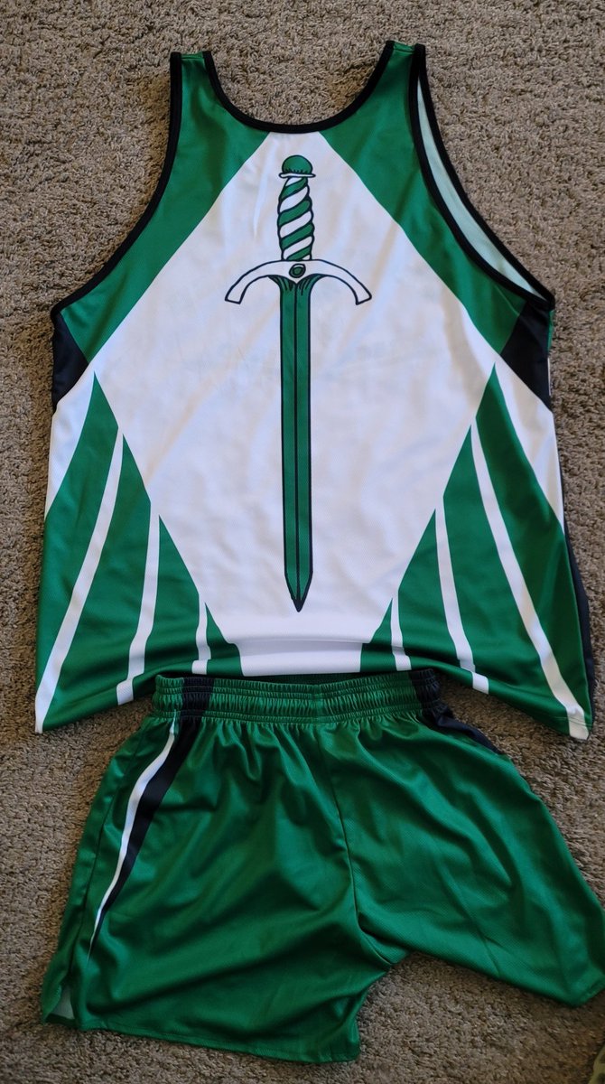 RobbEric's tweet image. New unis are in and they look great! Thanks @akaCoachWilly for the great graphics!