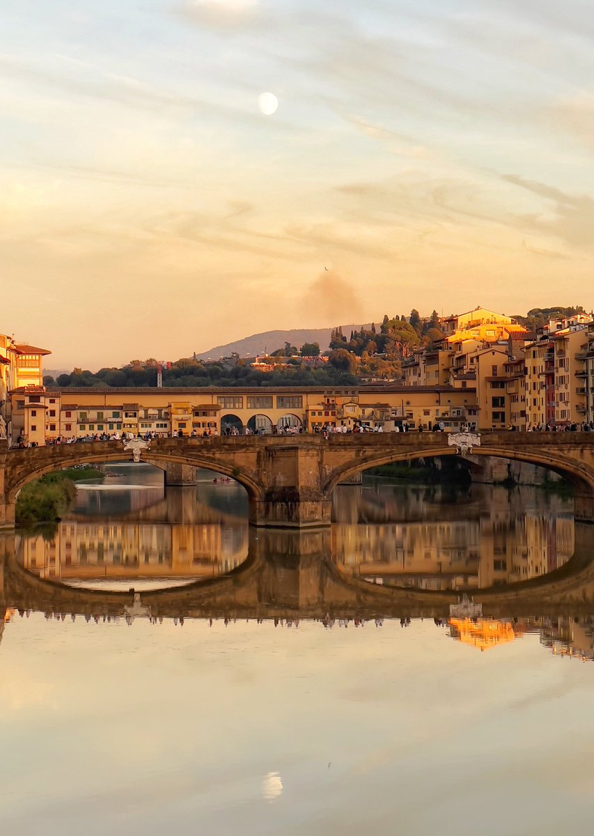 Floransa ‘da güzel bir akşamüstü. PONTE VECCHIO / FLORENCE. #pontevecchio #firenze #florence #italia #italy #tour #guidaturistica #touristguide #uffizi #art #floransa #museum #ponte #italya