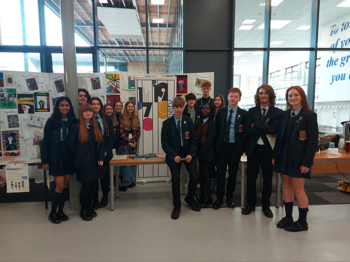 1719dls1's tweet photo. Thanks to our 1719 past and present our prefects and student helpers tonight #teamdls 👏👏👏 https://t.co/XladV4RCSb