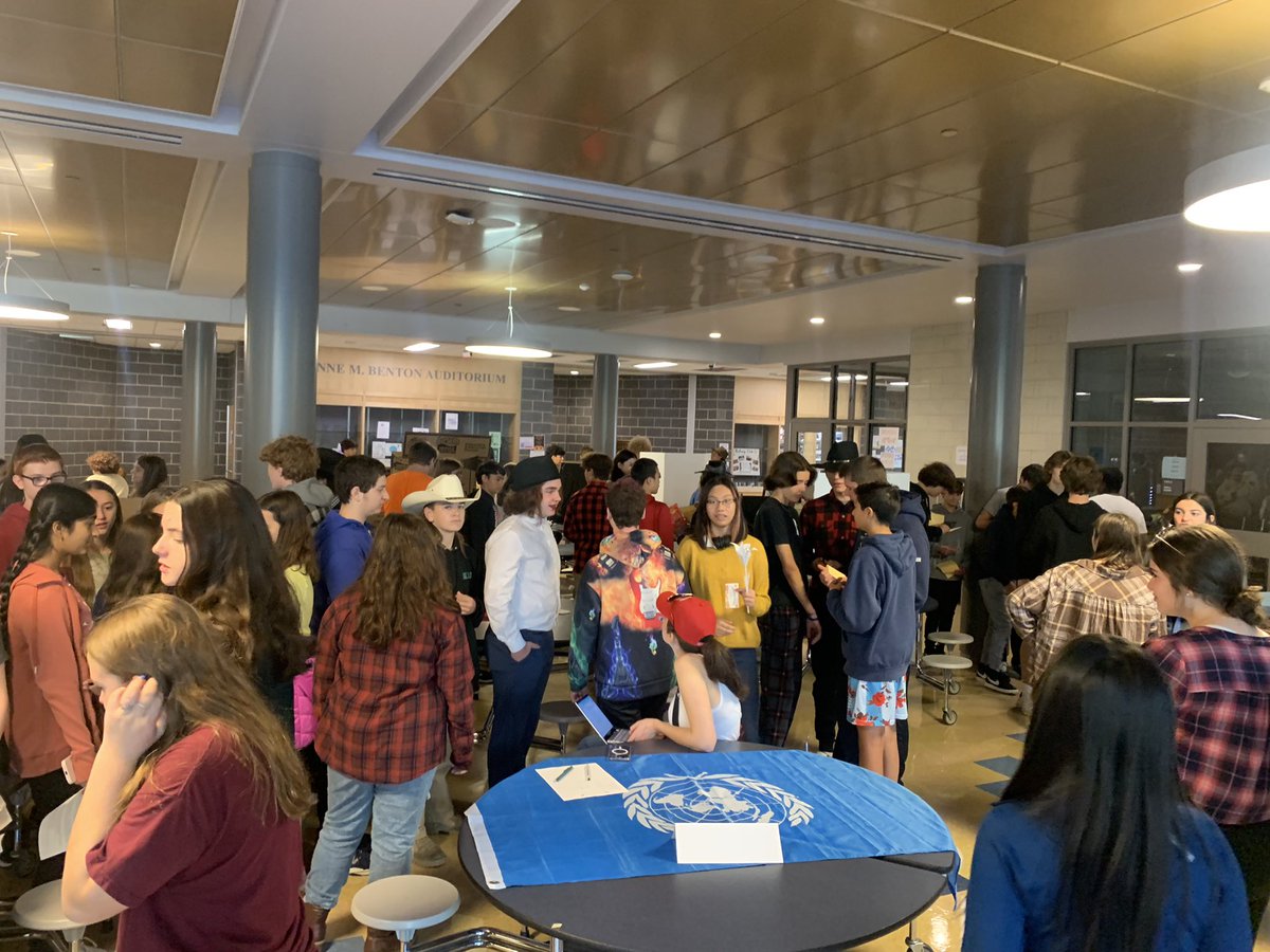 WHSGendron's tweet photo. Todays Activity Fair was a great event, every 9th grader had the chance to meet club leaders of over 30 WHS clubs!  @TownWilmMA @WilmingtonPS @SuperWPS https://t.co/bERoKKxsXZ