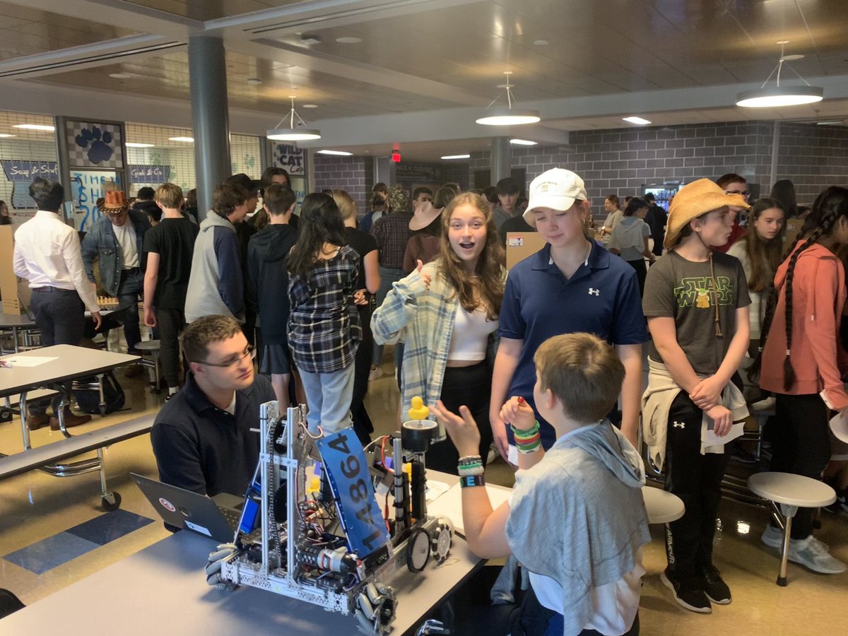WHSGendron's tweet photo. Todays Activity Fair was a great event, every 9th grader had the chance to meet club leaders of over 30 WHS clubs!  @TownWilmMA @WilmingtonPS @SuperWPS https://t.co/bERoKKxsXZ
