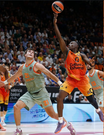 EspMinDep's tweet image. #EuroLeague🏆

⏰ ¡FINAL!

🟠🟠 71 🆚 81 🔴⚫

📌 Buena victoria del Baskonia en la primera jornada de competición

📸 @valenciabasket

#EuroleagueDAZN #Baloncesto @EuroLeague @BaloncestoESP @Baskonia