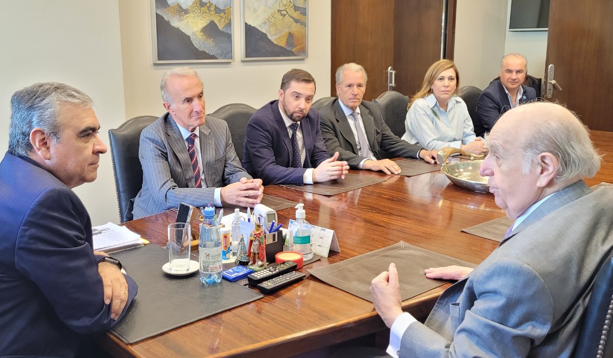 alfarogerman's tweet photo. Recibí la visita del ex presidente de Uruguay, Julio María Sanguinetti, con quien dialogué sobre la realidad social y política del país y de nuestra provincia. https://t.co/QNZE1psBkV