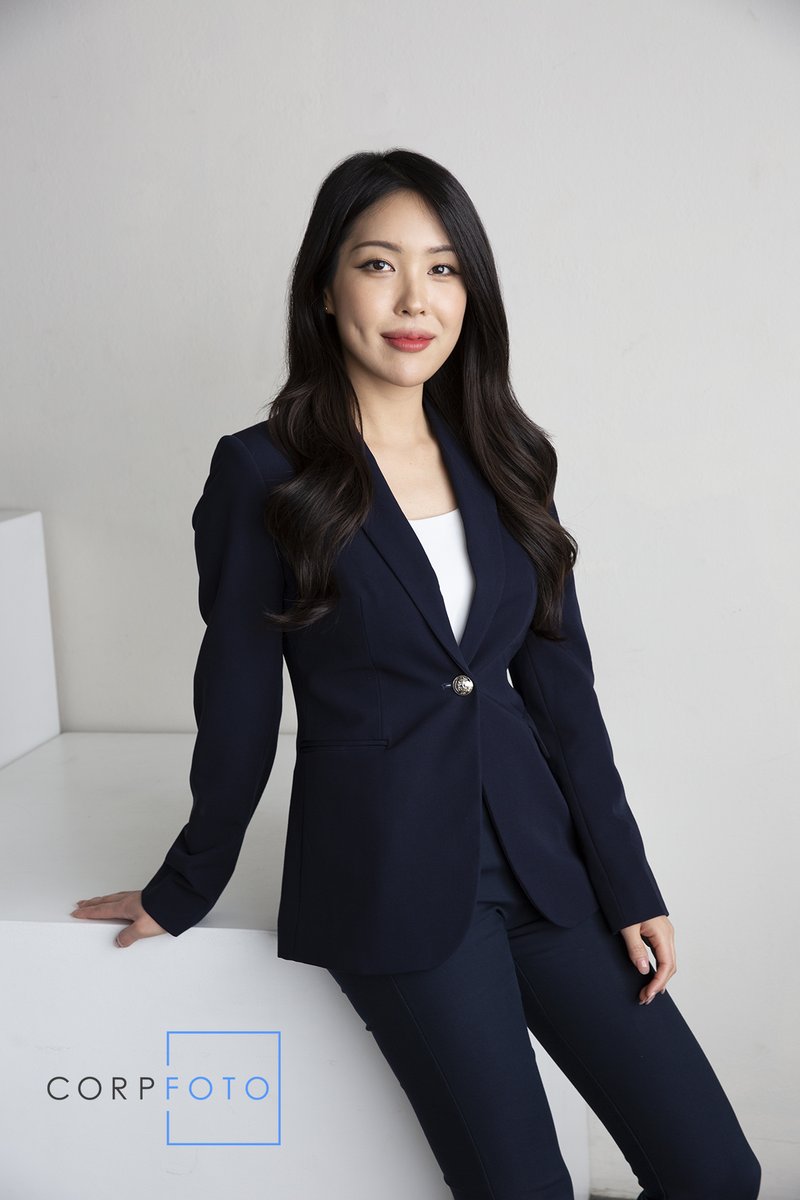 Felicity_Murphy's tweet photo. I love a beautiful, casual, yet elegant business portrait.This is a recent photo I took for a client, in studio. I also shoot on location regularly- feel free to give me a call or send me a message to set something up. #corporateheadshots #businessheadshots #photography https://t.co/NKlApqBIMd
