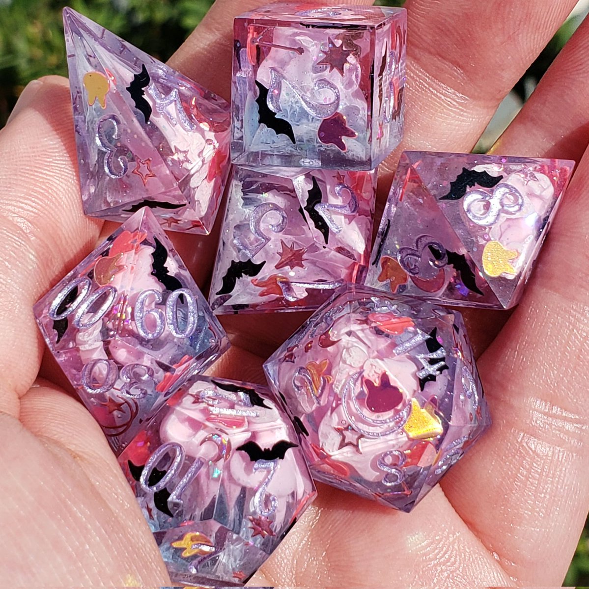 sugarmoondice's tweet photo. Bat + bunny dice 🥹💕 #dice #dicemaker https://t.co/RySY9A8qFE