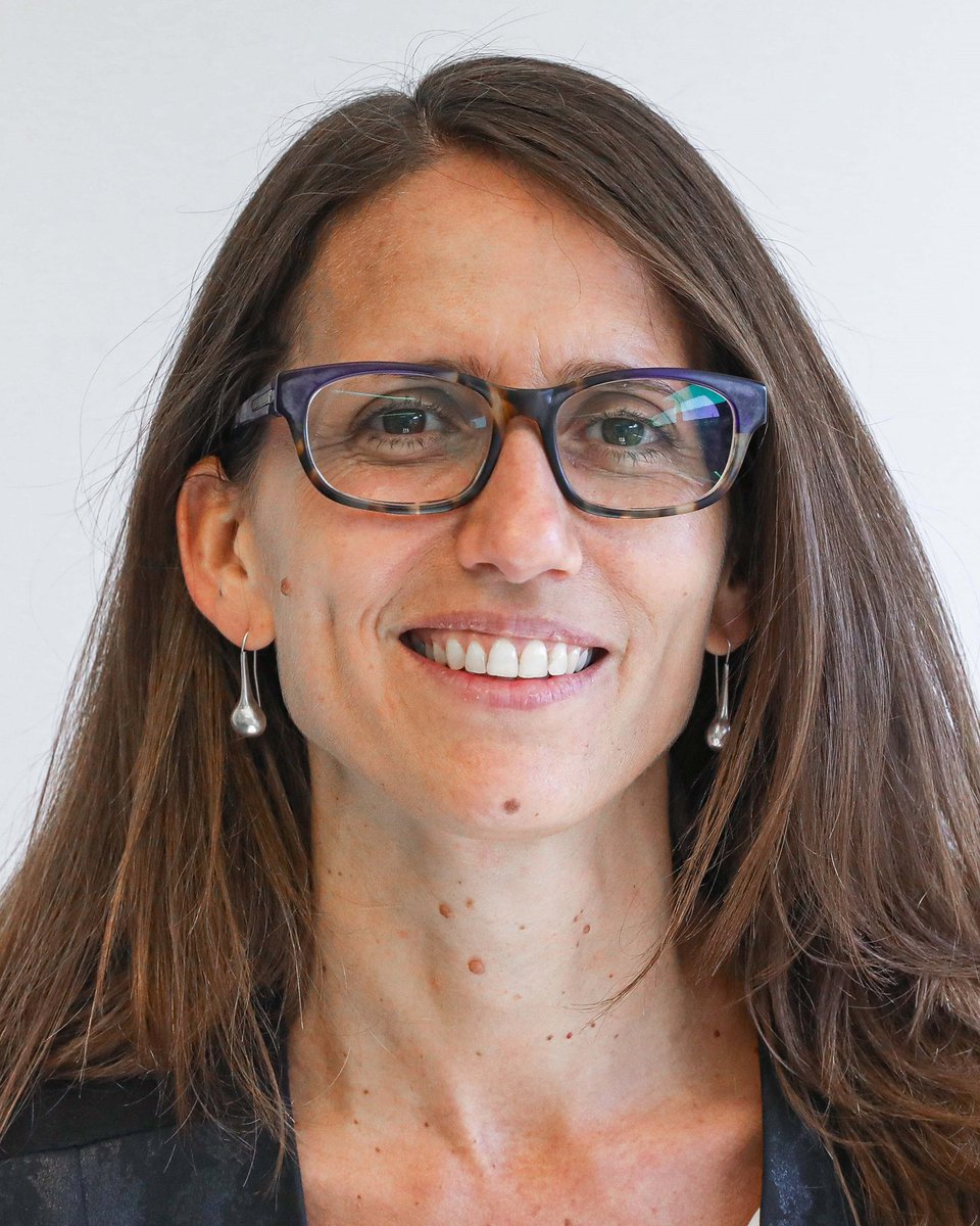 La encargada del Ministerio de Mujeres, Elizabeth Gomez Alcorta, esta presentando su renuncia.

Todo el año estuvo comprando celulares y articulos de bazar mientras asesinaban mujeres cada 28hs.

Hoy renuncia porque detuvieron a TERRORISTAS “mapuches” en el Sur. Hija de puta.