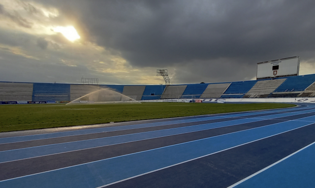 futbolecuador's tweet photo. ¡OBRA MONUMENTAL! El Modelo Alberto Spencer Herrera cambiará de césped (VIDEO). Roberto Ibáñez anuncia un campo sintético con certificación #FIFAQualityPro en el escenario https://t.co/oBxrv4ukyb https://t.co/377paSW8Wr