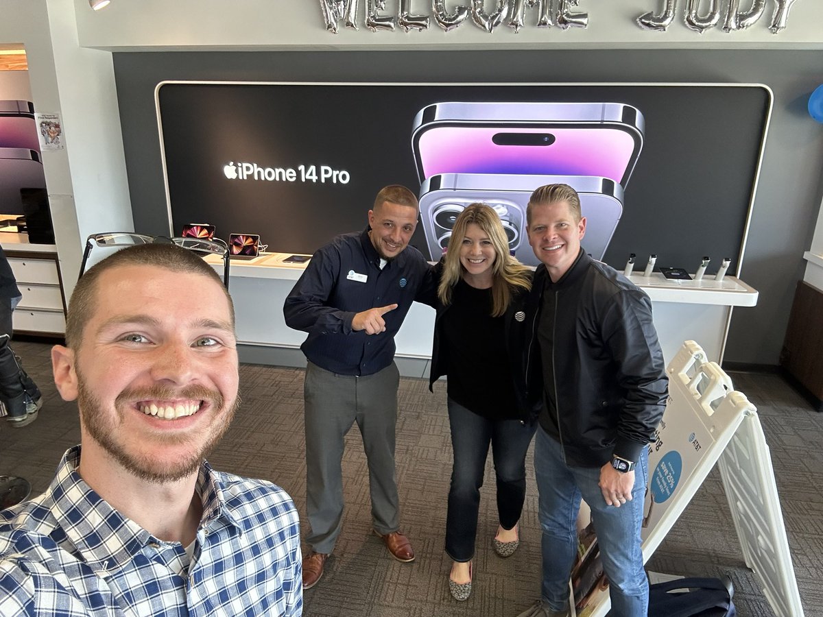 Accessories DO come of the wall! Great visit with @judy_cavalieri thank you for coming! Watch the team deliver in Q4! @OneNYNJ @theeastregion @J_Komenski @Kthompson0313