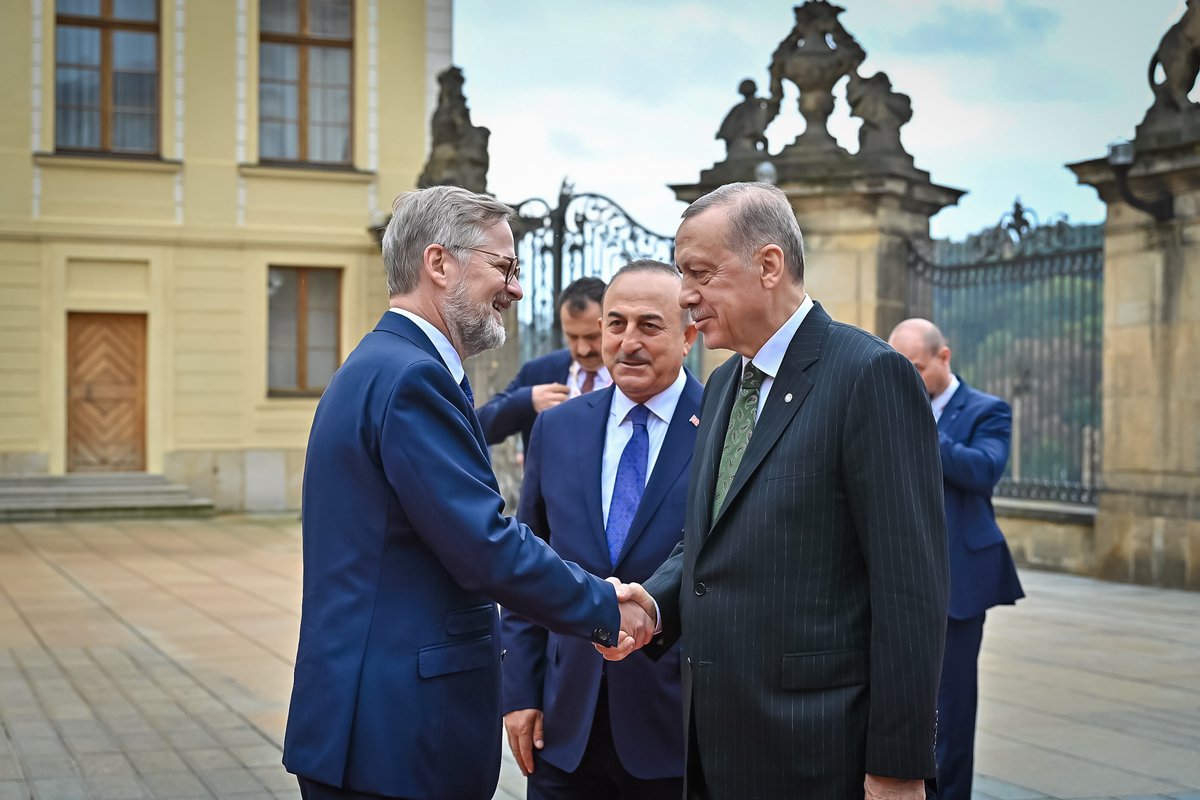 Avrupa Birliği’nin karşılaştığı meydan okumaların üstesinden gelinmesinde ve birliğin uluslararası rolünün yeniden tanımlanmasında Türkiye’nin yeri doldurulamaz. Bu hakikatin Avrupalı dostlarımız tarafından da kabul edilmeye başlandığını gördüm.