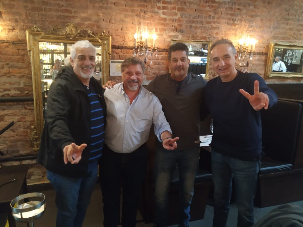 fe_uta's tweet photo. #ListaAzul 🙋♂️
💪En Santa Fe, Marcelo Gariboldi Secretario General, Sergio Catania Sec Adjunto.
#UTA #UTASantaFe #Trabajadores #Transporte
#BustinduyAgrafogo https://t.co/dNICjVAlCm