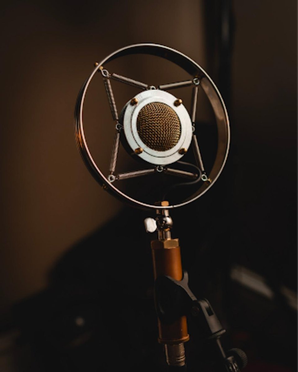 akulliancreates's tweet photo. It sounds sweet in Studio A 🎙

Learn how we determined the best spot for professional sounding audio in our studio ➡️ https://t.co/Pj9tSS0YWy

#Audio #AudioSetup #ProfessionalAudio #Microphone #VideoProjects #Video #Creative #StudioA https://t.co/siTWQVaJg0