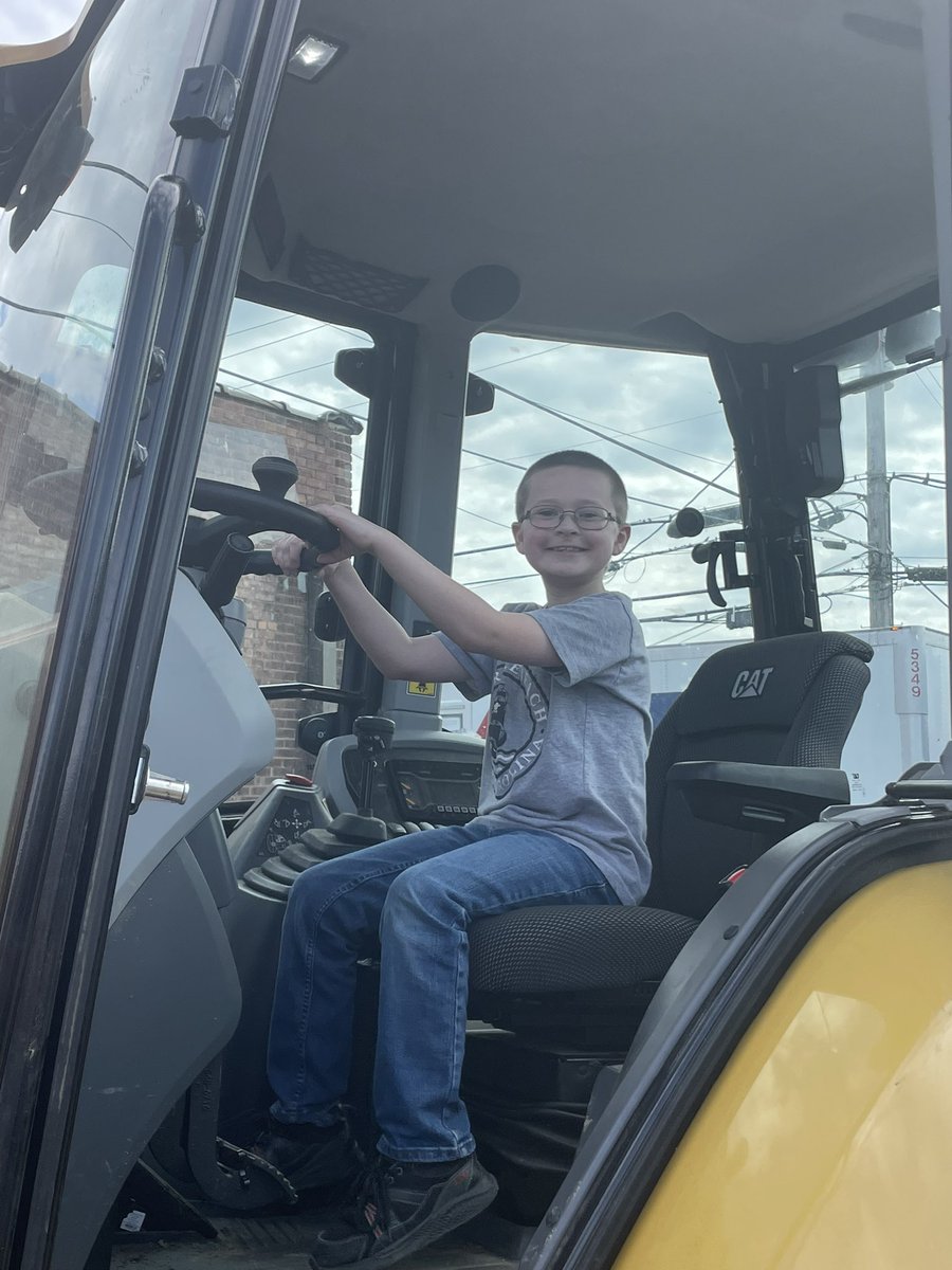 acpublib's tweet photo. #TouchTheTruck was a big hit!  Kids &amp; adults were able to see equipment up close.  Sweet smiles will stay with us for days!  A big thx to @CofScottsville &amp; crew for showing off their rigs.  They help our city in big ways! https://t.co/dht22JeFUq