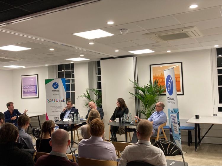 C_Quigley's tweet photo. Just had the most brilliant evening talking about the politics of rail with @GarethDennis, @SteveWhiteRail, @njak_100 and Andrew Haines and the future leaders of UK rail. Thanks so much to @youngrailpro and @railindustry for hosting us! #railweek https://t.co/F8QmTBQXdo