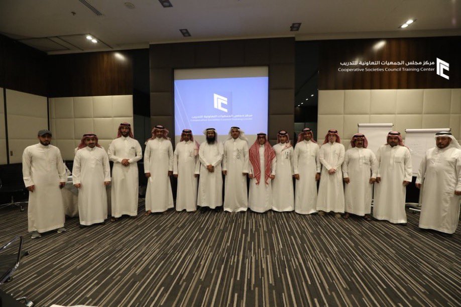 النجاح في بيئة العمل واستمرار العمل في مسار صحيح يتطلب إدارة تنفيذية بكفاءة عالية؛ فهي عامود الأساس الذي يرتكز عليه تنفيذ المشاريع والقرارات، و رواد #القطاع_التعاوني جزءٌ منها.

صورة ختام برنامج الإدارة التنفيذية بمنطقة الرياض بحضور سعادة الأمين العام. 
 
#مجلس_الجمعيات_التعاونية
