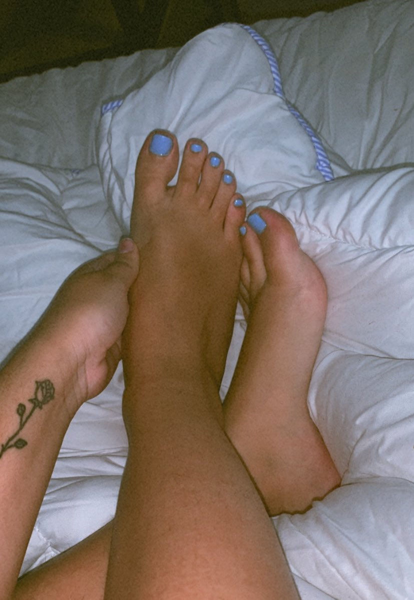 SamantaFindom's tweet photo. como me gustaría un masajito ahora por uno de mis chuchos😩🤭 #feet #feetfethish #findom #sumision https://t.co/Jb6rJifMFi