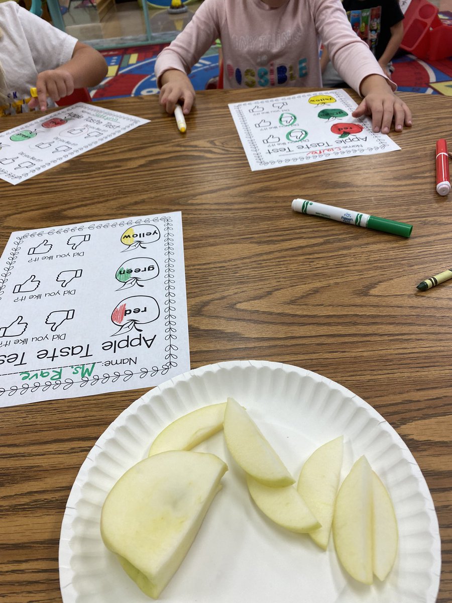 RaveMiss's tweet image. A perfect autumn day for our apple taste test! What’s your favorite color of apple? 💛🍎💚