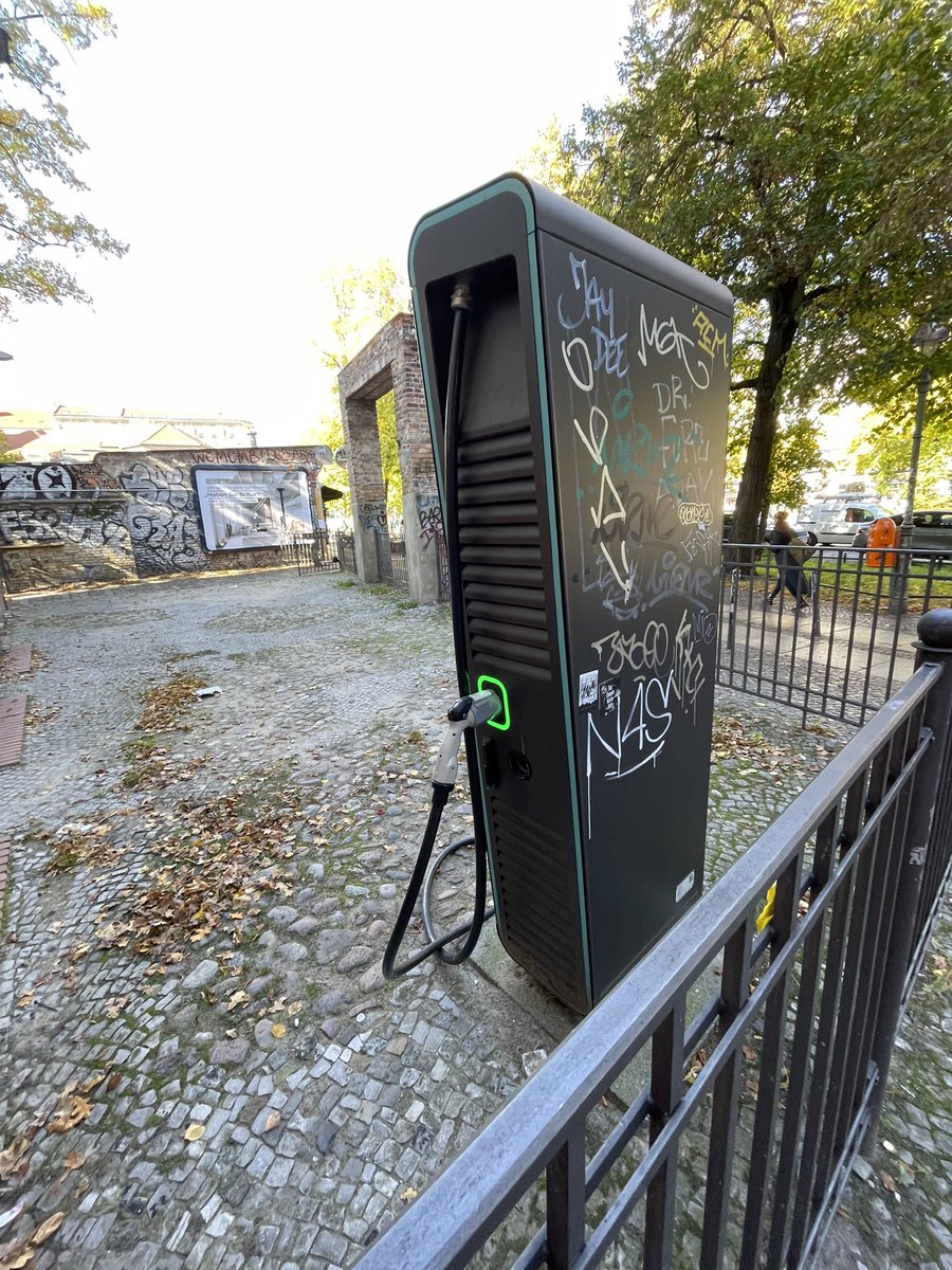 Nokius's tweet photo. Spotted this .@alpitronic beauty during my lunch break in Kreuzberg!
Chademo🤯 it located infront of a Kita 🤯🤯 #Berlin #alwayscharging ⚡️⚡️🚙🔋 https://t.co/ITTClCUUwh