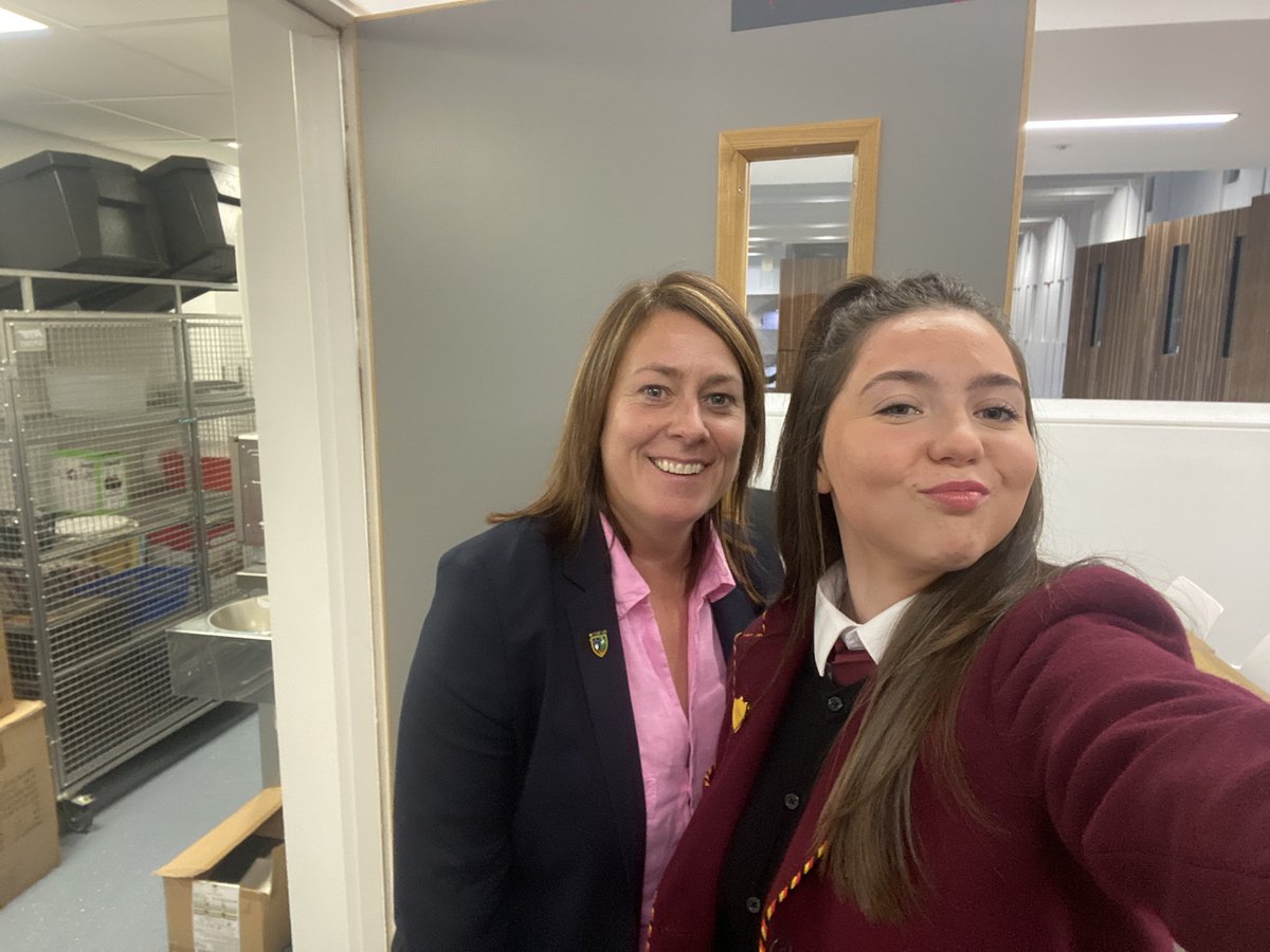 TeamCawdor's tweet image. More photos from tonight of everyone working together🥰#cawdorforthewin #alumni #mrsmckinlay