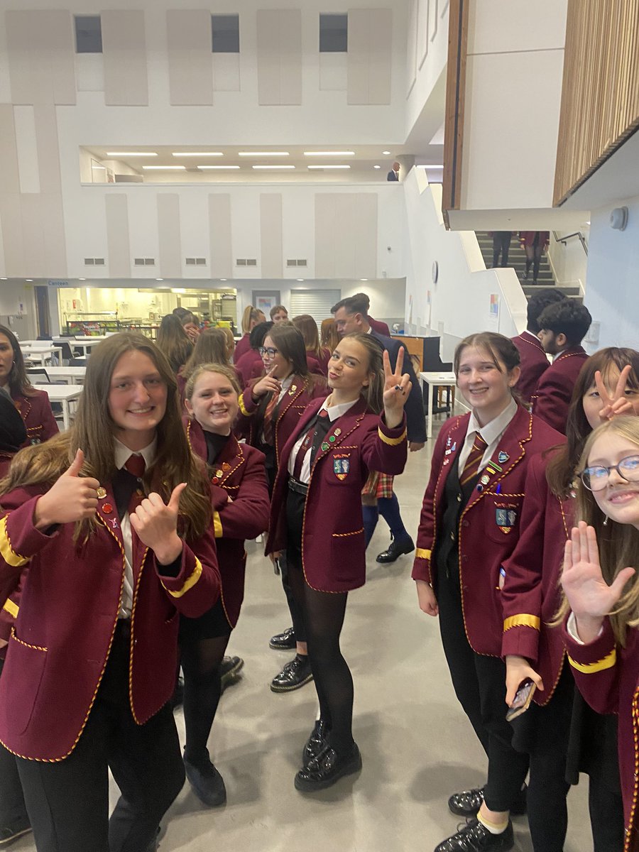 TeamCawdor's tweet image. More photos from tonight of everyone working together🥰#cawdorforthewin #alumni #mrsmckinlay