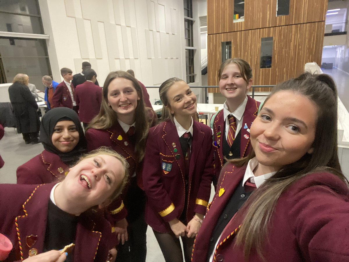 TeamCawdor's tweet image. More photos from tonight of everyone working together🥰#cawdorforthewin #alumni #mrsmckinlay