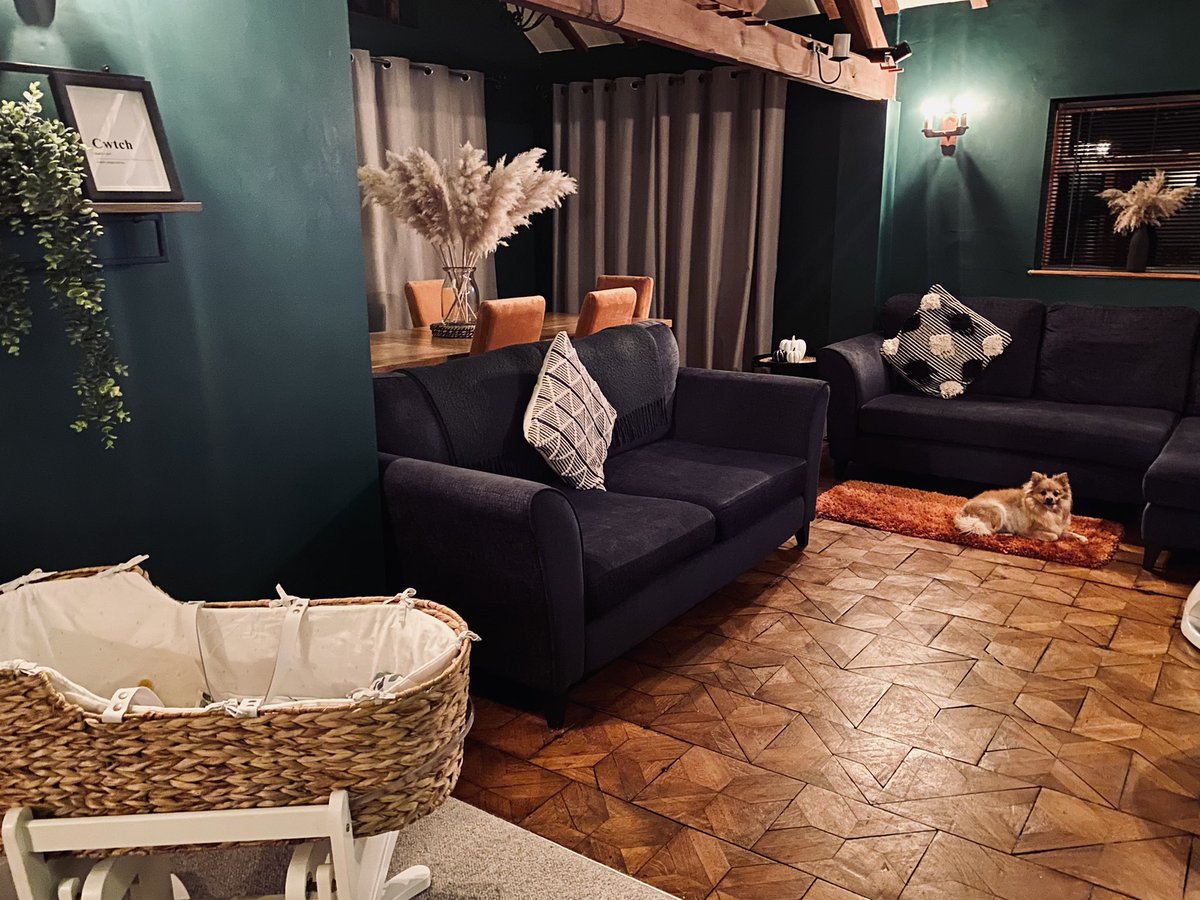 Laura Bruce tweet media