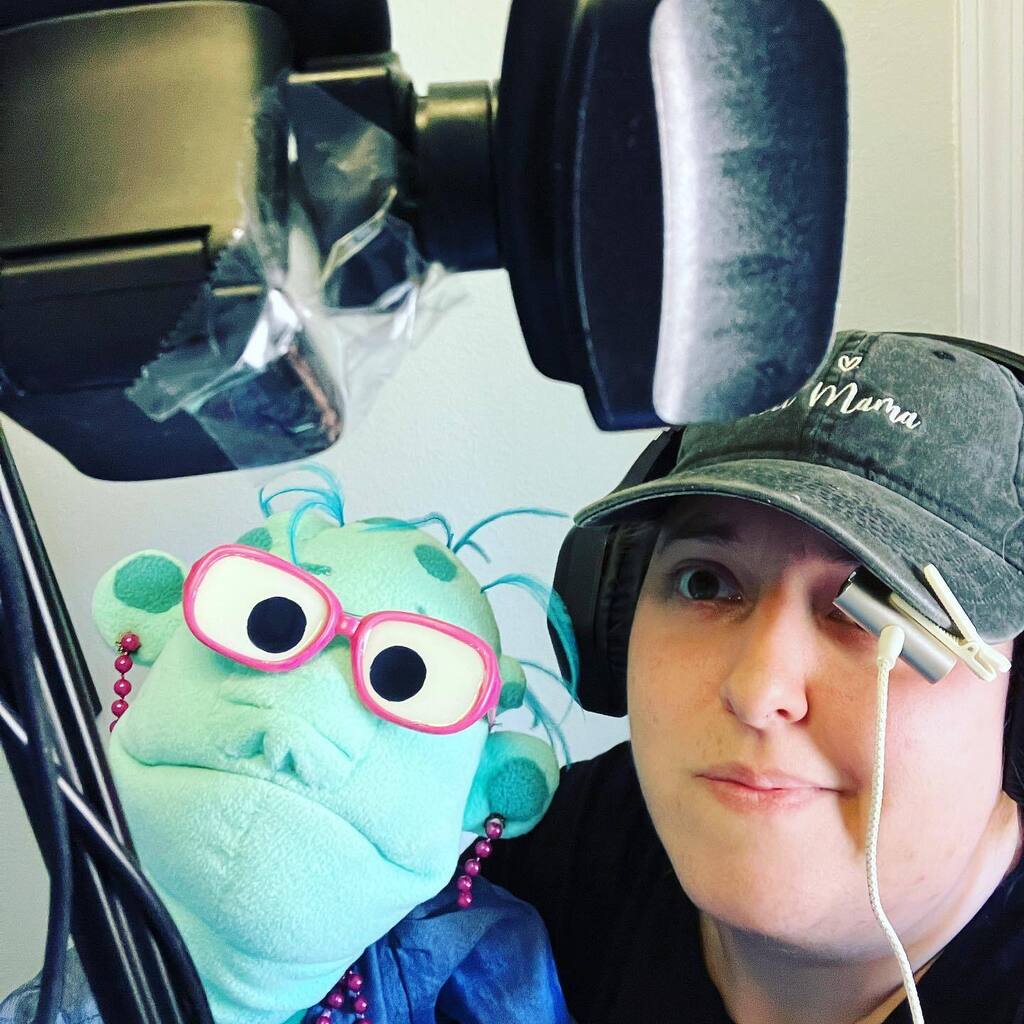 Don’t worry, I’m a professional.
#puppeteer #monsterize #workingremotely instagr.am/p/CjYp0_rOcq3/