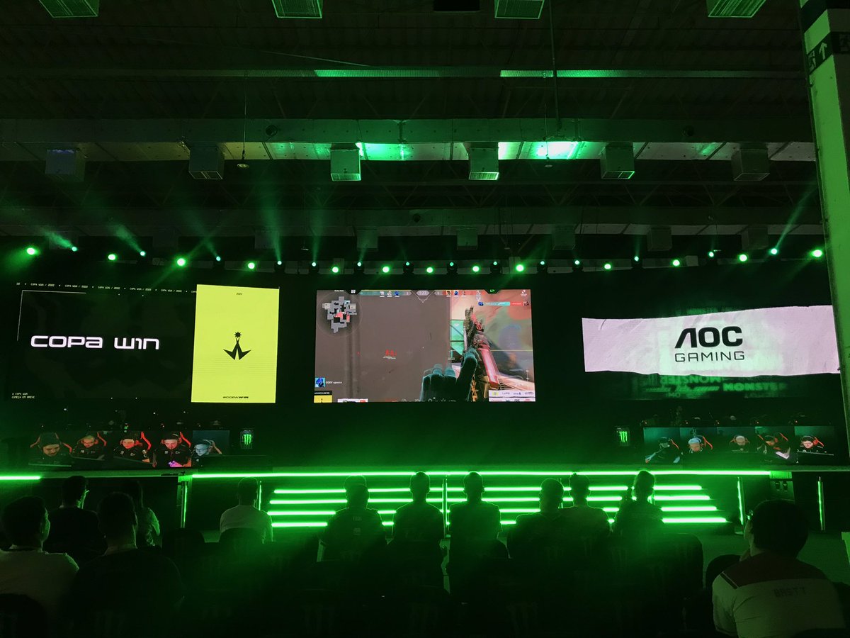 player1gg's tweet image. LOUD x OSKARAVELHO jogando agora no palco principal pela semifinal da @LigaW1n 🔥

E aí, quem vai ganhar? 👀

#genaBGS #BGS2022