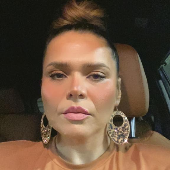 triosrealtor's tweet image. Doing make-up in the car with less than 5 items? Easier said than done!
 
For this breezy look I used:
 
✨ @maccosmetics extra dimension mascara
✨ #MAC #StudioFix foundation
✨ MAC’s #SoarLipLiner  and #MythLipstick
✨ And a little MAC cream blush all over my face to get t…