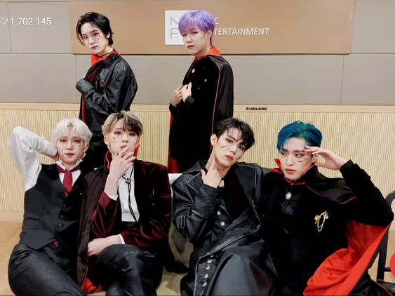 hueniverrse's tweet photo. DELULU SLAYERS AS PIWON VAMPIRED @tingiaox @chanheeitboy @PIW0NS https://t.co/Z05g94NKjt