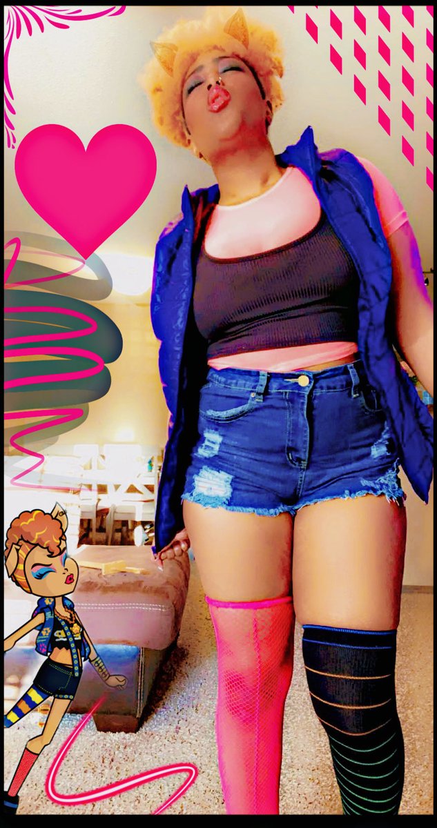 _itsterrbear's tweet image. Since it’s spooky season, here’s my old Howleen cosplay from when I had blonde hair 
•
•
•
#Howlween #MonsterHighMovie #MonsterHighCosplay
