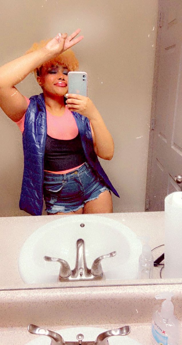 _itsterrbear's tweet image. Since it’s spooky season, here’s my old Howleen cosplay from when I had blonde hair 
•
•
•
#Howlween #MonsterHighMovie #MonsterHighCosplay