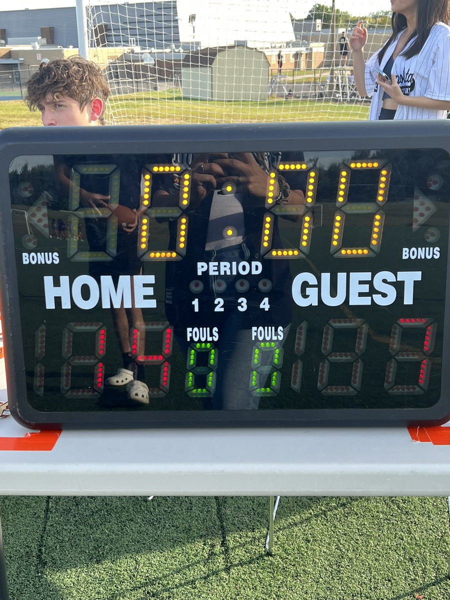 Overtime win for the Sophomores! Congrats Class of 2025 🏈 

<a href="/hayfieldsports/">Hawktivities</a> <a href="/HayfieldSGA/">Hayfield SGA</a> @FCPSHayfieldSS <a href="/DougZywiol/">Z</a>