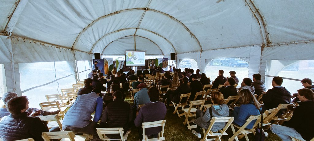 Mati_flores22's tweet photo. Excelente marco e intercambio. UPA @TandiliaReg . Gracias por darme el espacio y reforzar
Estrategias en tratamiento de semillas #vibraceintegral lo nuevo de la Paleta #Megafol #yieldon #Artea y #experimental para cebada..
@lucas_ratto @PabloMainez
@Syngenta_ar @alefalabella https://t.co/QZPUb5rRWC