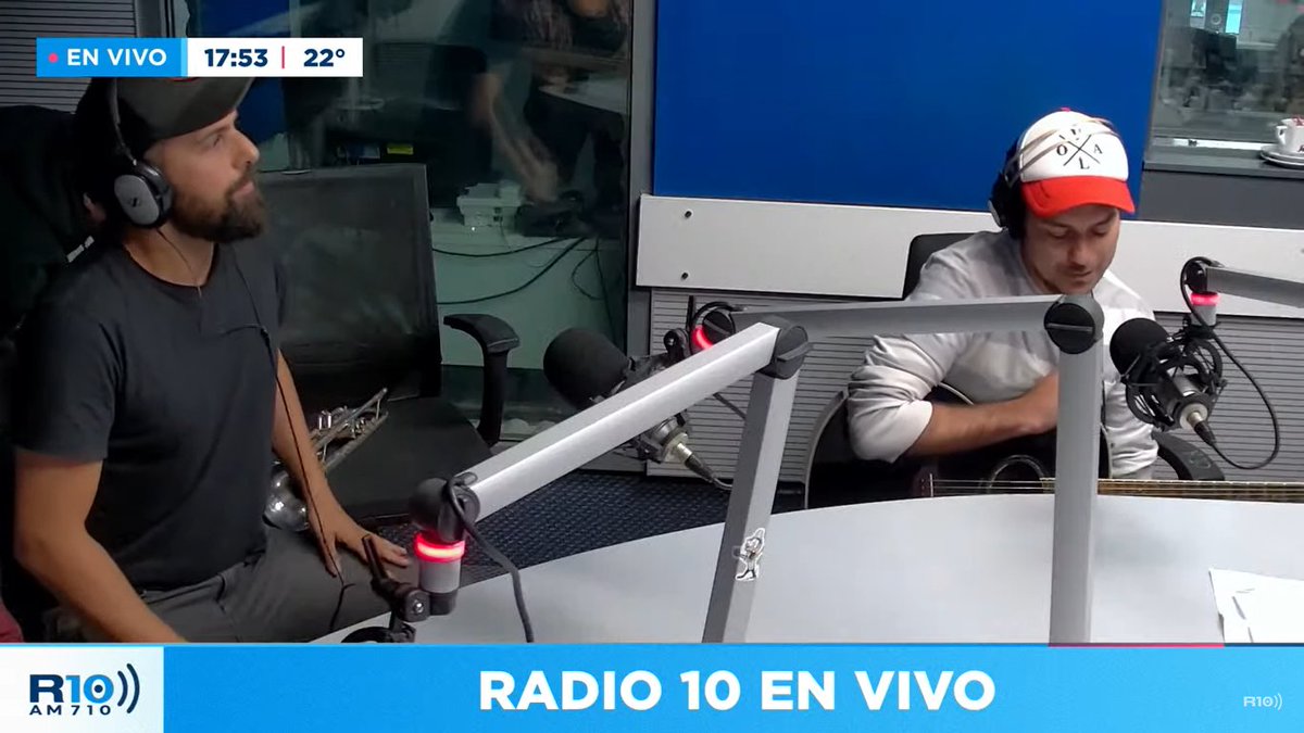 Radio10's tweet photo. 👉 #SegundaDosis 💉 | YAAAA nos visita la banda @OTROMAMBO en el estudio de #Radio10

¡Miranos en vivo por YouTube! 📲📺 https://t.co/RYB4ImiVnS https://t.co/d6mPkb3RRB