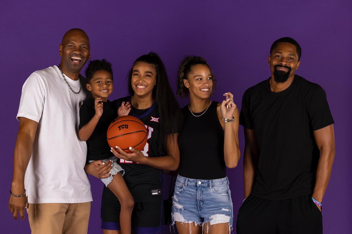 All smiles for time with our friends and family this past weekend 💜 

#GoFrogs #FriendsAndFamilyWeekend22