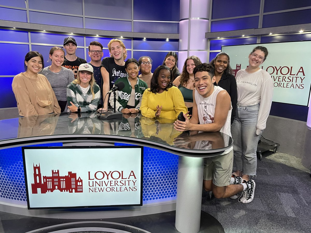 LoynoSCD's tweet photo. Professional anchor and reporter @GinaSwansonWDSU came to visit Prof. @lisacollinsTVโs TV News Producing Class. She provided students with some tips, and did some fun activities with them as well! #SCDNextLevel https://t.co/KCfv4bJZGv