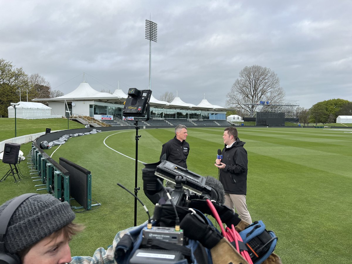 BLACKCAPS's tweet photo. Great to have the @AMShowNZ’s @RedmanMitch at Hagley Oval this morning for a korero with head groundsman Ash Head on another chilly morning ahead of the T20 Tri-Series. #NZTriSeries https://t.co/1P2QkUzLcF