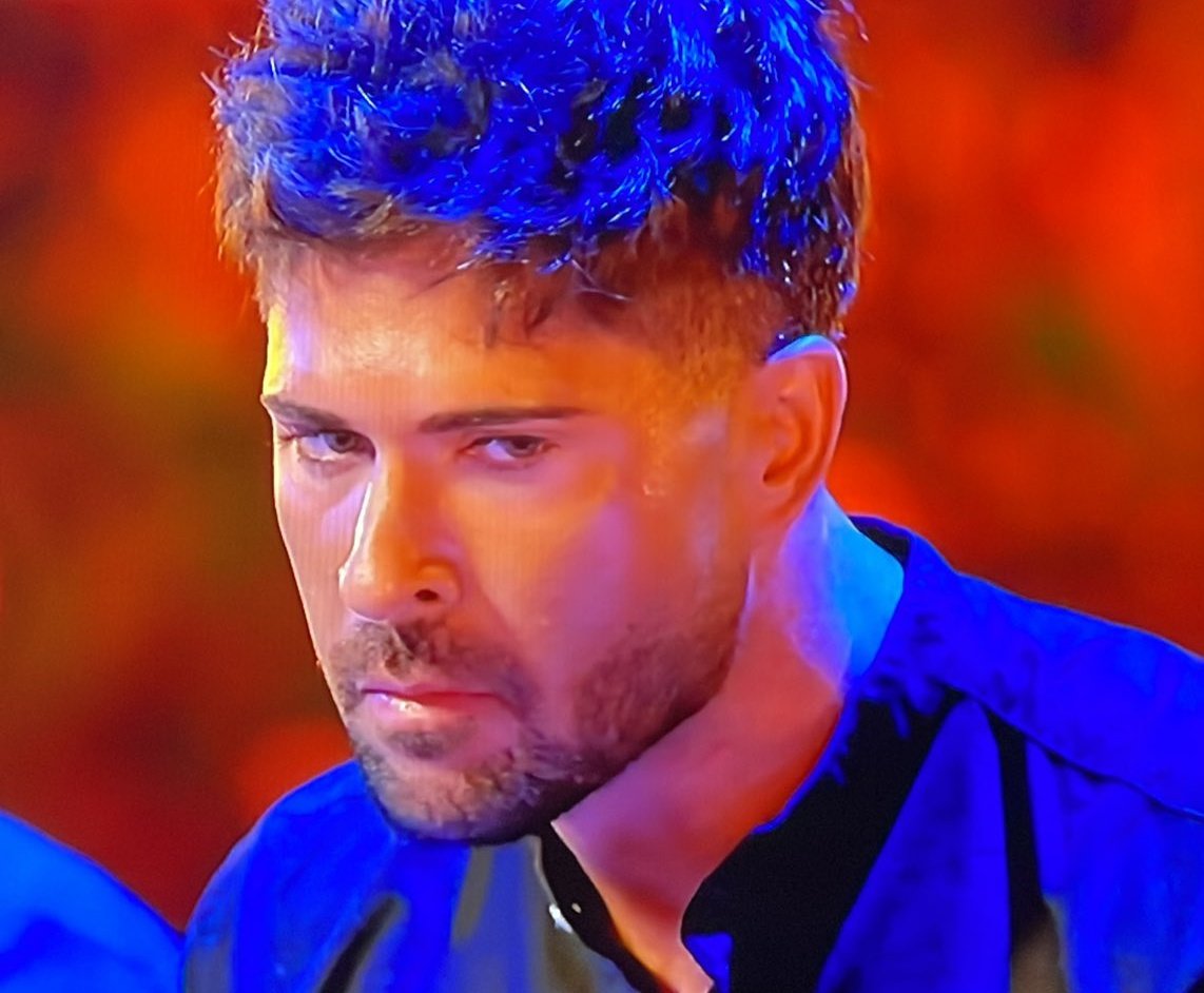 Manu: la única mirada que le debería transmitir tranquilidad es la mía.
Also Manu:
#LaIslaDeLasTentaciones3