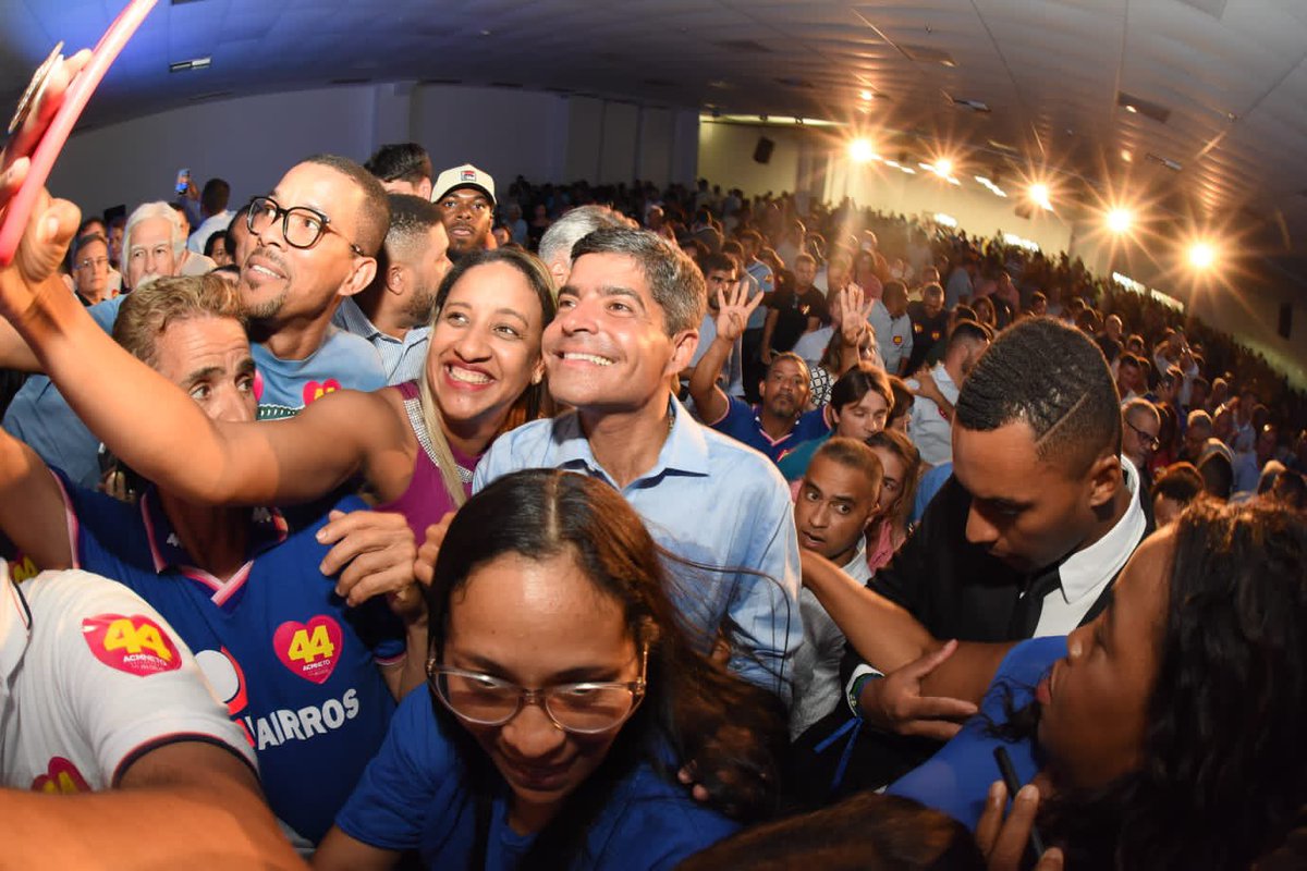 acmnetoba's tweet photo. Mais um dia histórico na nossa caminhada por uma Bahia melhor: lideranças de todo o estado reafirmam o apoio ao nosso projeto, que pretende devolver ao povo baiano a perspectiva de um novo futuro. Vamos juntos com #ACMNeto44 pra fazer a mudança que a gente precisa. https://t.co/kxeBepX64j