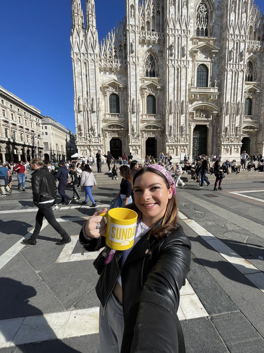 annaru98's tweet photo. #sundayTODAY In front of the Duomo in Milan, Italy! Ciaooo @TODAYshow @WillieGeist 🇮🇹❤️ https://t.co/FiwXYAJiz1