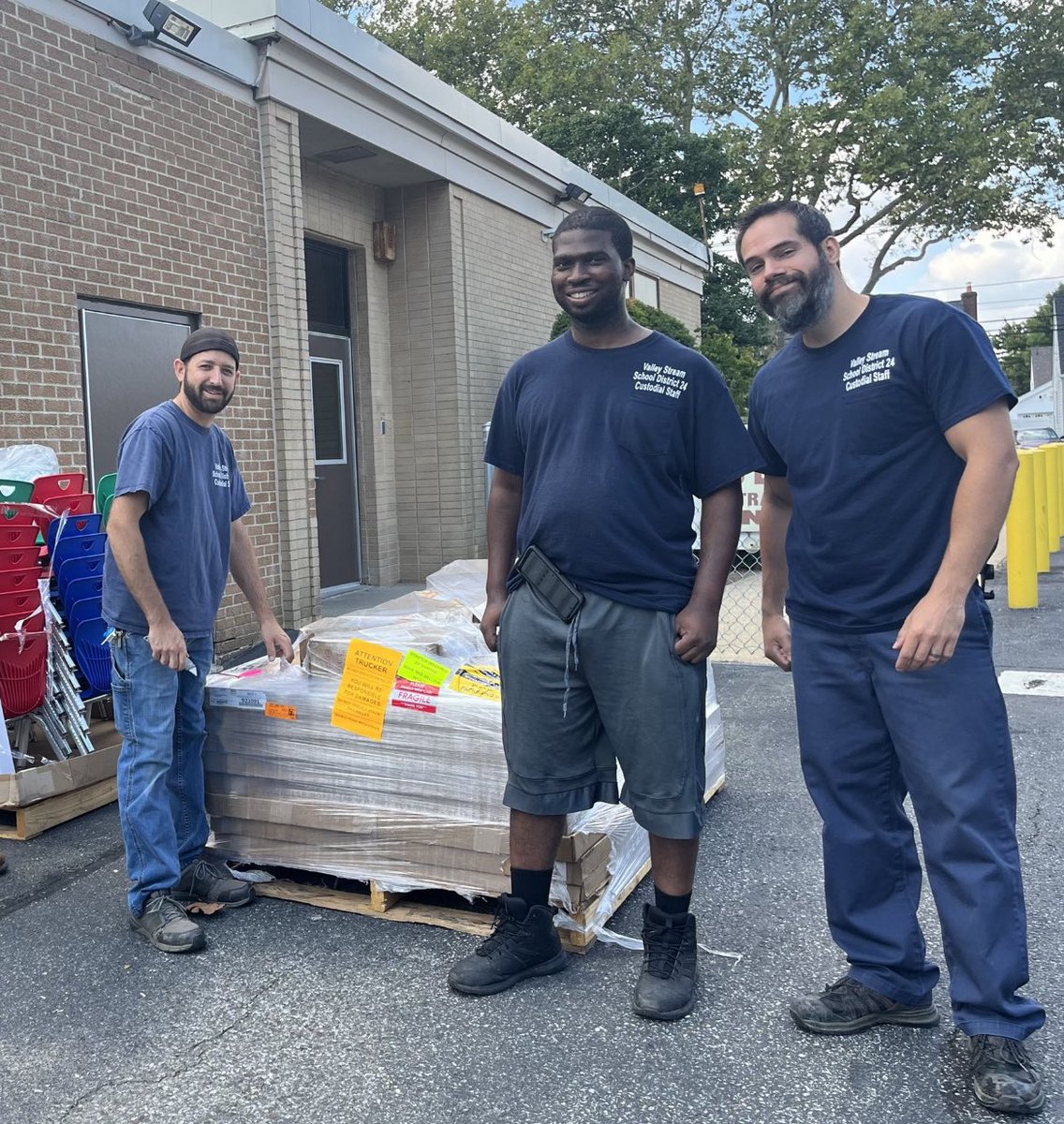 MrsGaddy1's tweet image. Thank you to our PTA for this SUPER banner! Thank you to our Scholars for these messages of love and thanks to our “Can Do, Custodial Crew”! Hope you had an AWESOME, Custodian Appreciation Day! #LookForTheAwesome #BelieveInBuck 💙
