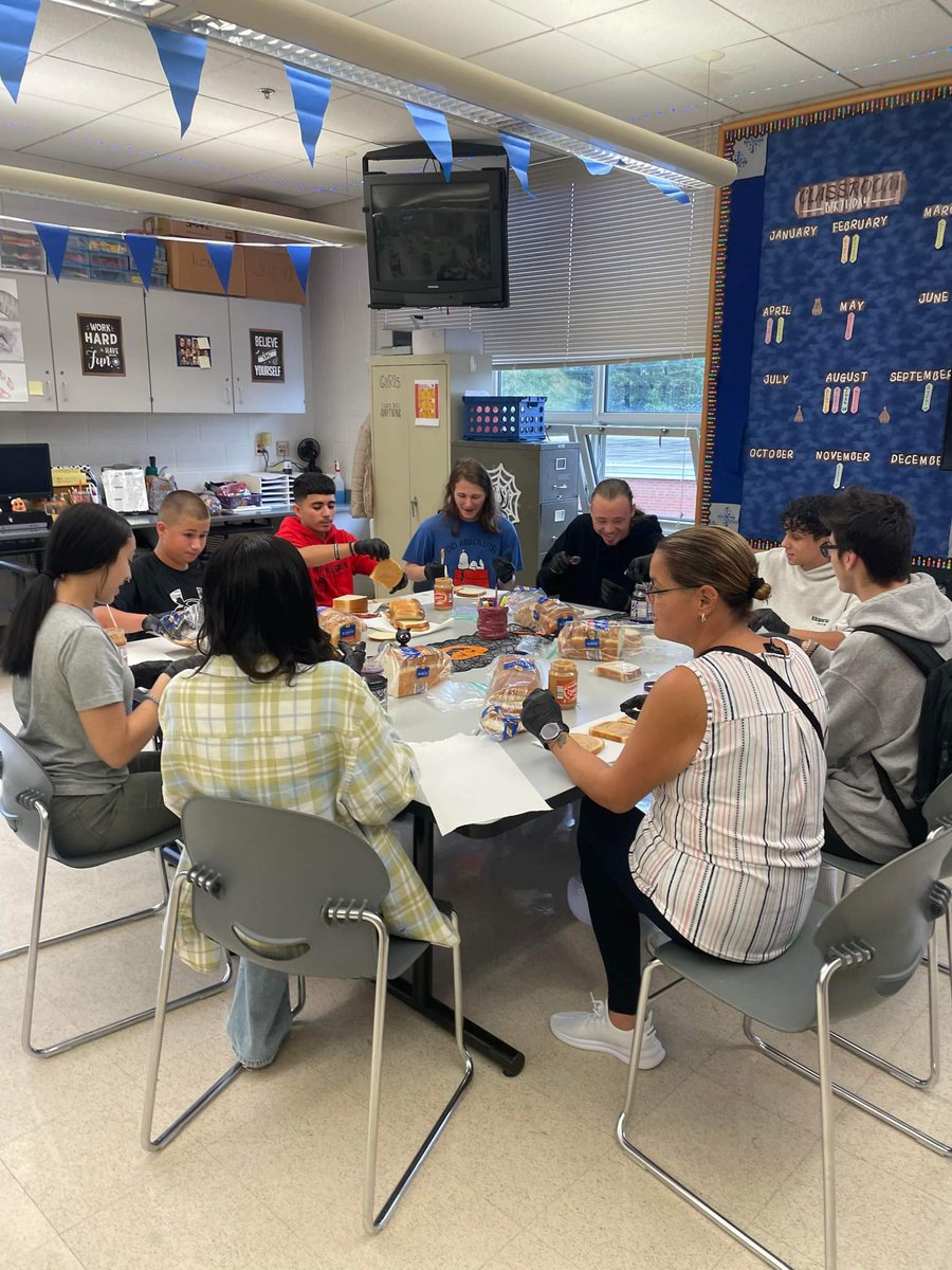 Working on our ME Credit for Graduation. 
Vision of the Graduate- Collaboration- Demonstrate the ability to work effectively and respectfully with diverse teams... ✔️
#BEHS #GOAL